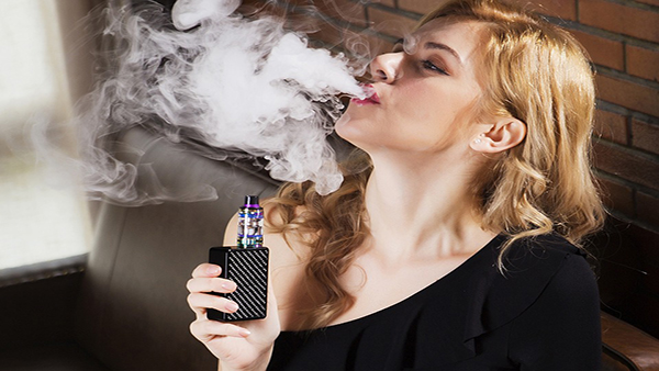 La sigaretta elettronica influisce sulla fertilità maschile e femminile [foto di haiberliu - Pixabay License - libera per usi commerciali]