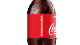 Coca-Cola lancia la nuova bottiglia di plastica riciclata al 100%