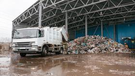 Trattamento e smaltimento rifiuti speciali [shutterstock]