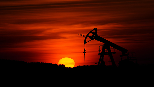 petrolio - Foto di Zbynek Burival su Unsplash