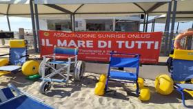 Sclerosi multipla: al via 'il mare di tutti', la spiaggia attrezzata per la fisioterapia in mare