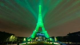 Torre Eiffel illuminata in maniera sostenibile