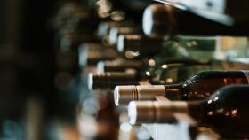 vino - hermes-rivera-aK6WGqxyHFw-unsplash