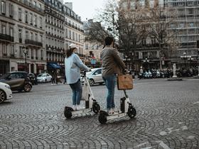 https://images.unsplash.com/photo-1617906647113-0b8b7f262c6c?q=80&w=1974&auto=format&fit=crop&ixlib=rb-4.0.3&ixid=M3wxMjA3fDB8MHxwaG90by1wYWdlfHx8fGVufDB8fHx8fA%3D%3D