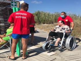 Sclerosi multipla: al via 'il mare di tutti', la spiaggia attrezzata per la fisioterapia in mare